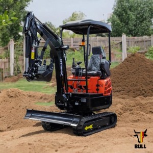 Mini-pelle BULL HT-18-X - Sur terrain de terre Mini-pelle BULL HT-18-X - Sur terrain de terre
